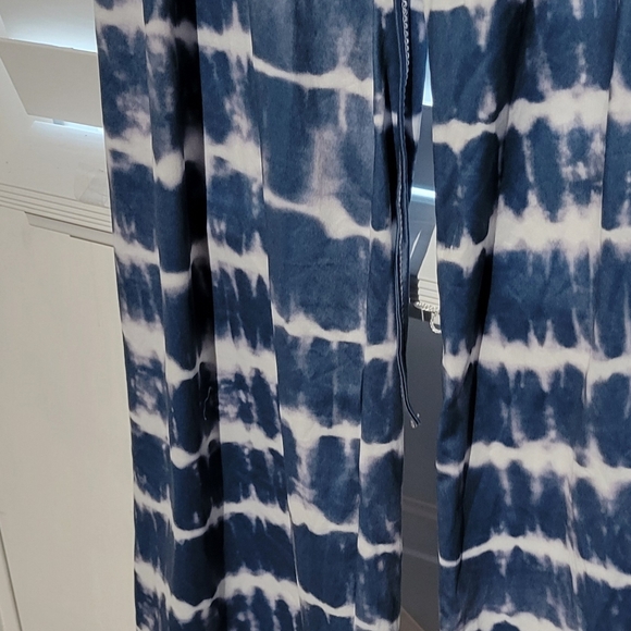 Floral Blooming Blue & White Lounge Pants - NWT - Size 2XL - Picture 3 of 7